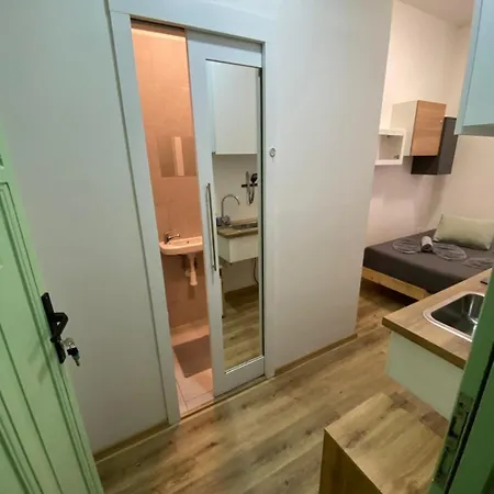 Apartment Garsoniera Centr, Na Hradbach 118